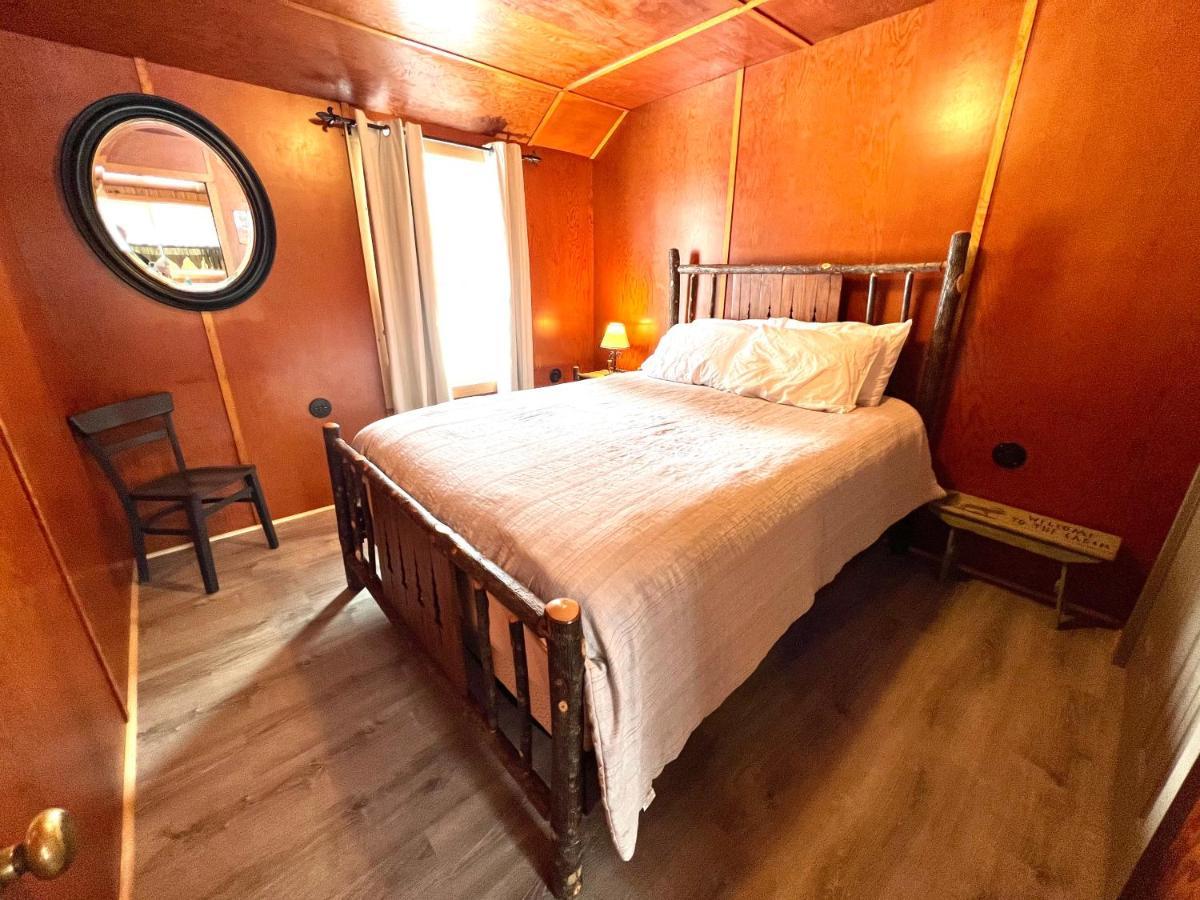 Hotel Adirondack Lake Cabins Indian Lake Zewnętrze zdjęcie