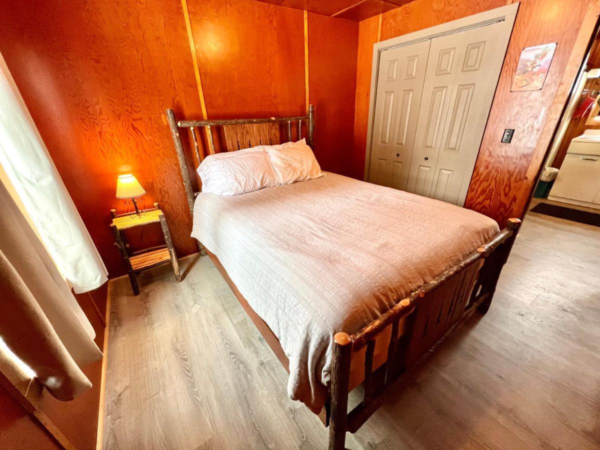 Hotel Adirondack Lake Cabins Indian Lake Zewnętrze zdjęcie