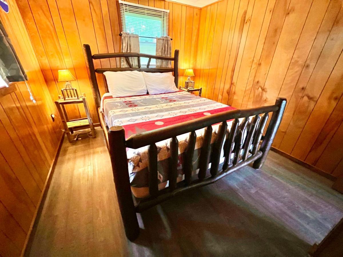 Hotel Adirondack Lake Cabins Indian Lake Zewnętrze zdjęcie